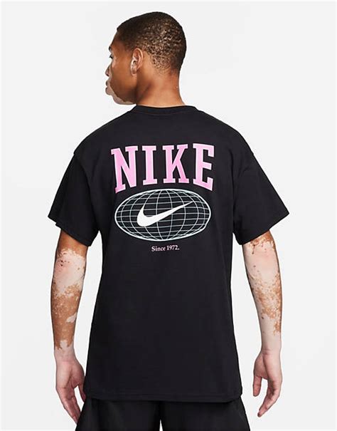 nike t shirt schwarz nackprint|Nike Swoosh graphic backprint t.